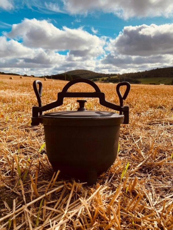 KOCIOŁEK ŻELIWNY GARNEK MYŚLIWSKI WĘGIERSKI 10L