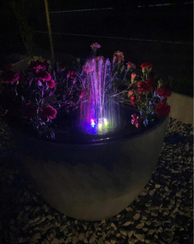 FONTANNA SOLARNA LED OGRODOWA DO OCZKA WODNEGO POMPA PŁYWAJĄCA 7 KOŃCÓWEK