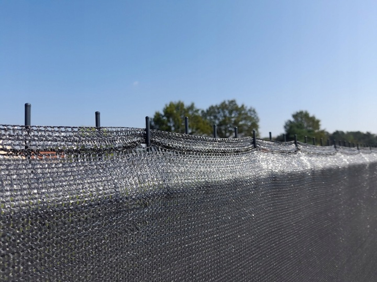 SIATKA CIENIUJĄCA NA OGRODZENIE PŁOT BALKON MASKUJĄCA 1,5x25m 90% UV MOCNA